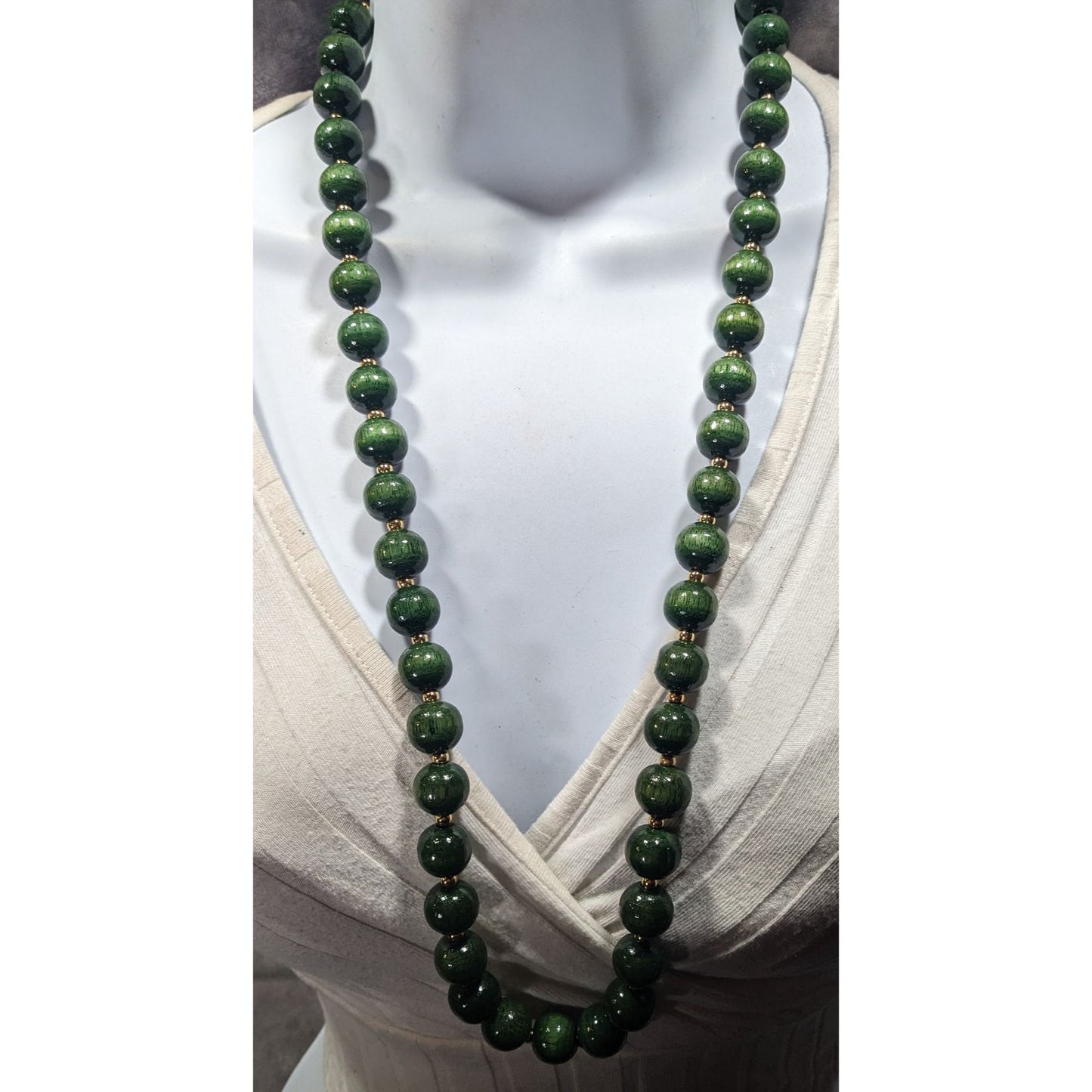 Vintage Elegant Green And Gold Tone Wood Beaded Necklace