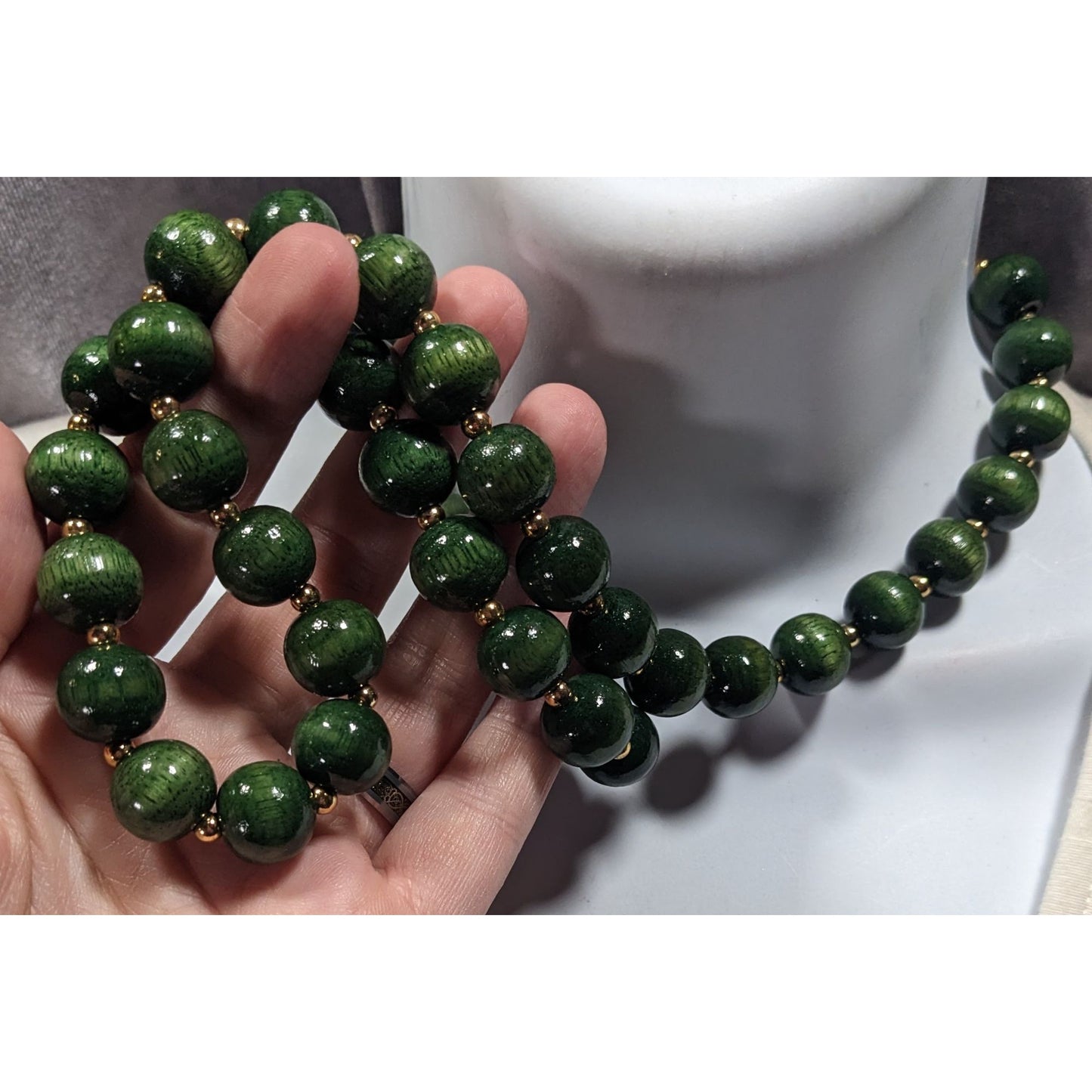 Vintage Elegant Green And Gold Tone Wood Beaded Necklace