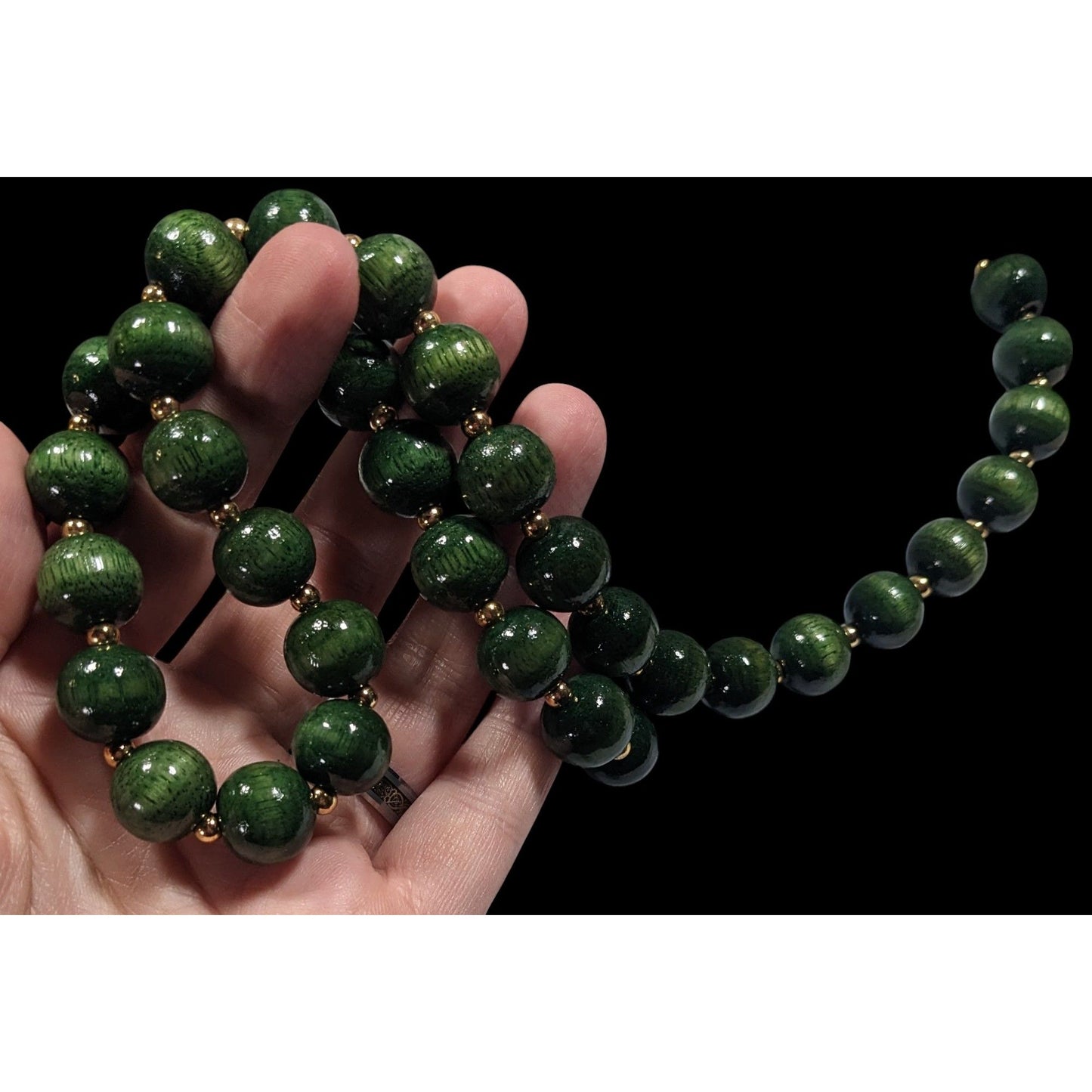 Vintage Elegant Green And Gold Tone Wood Beaded Necklace