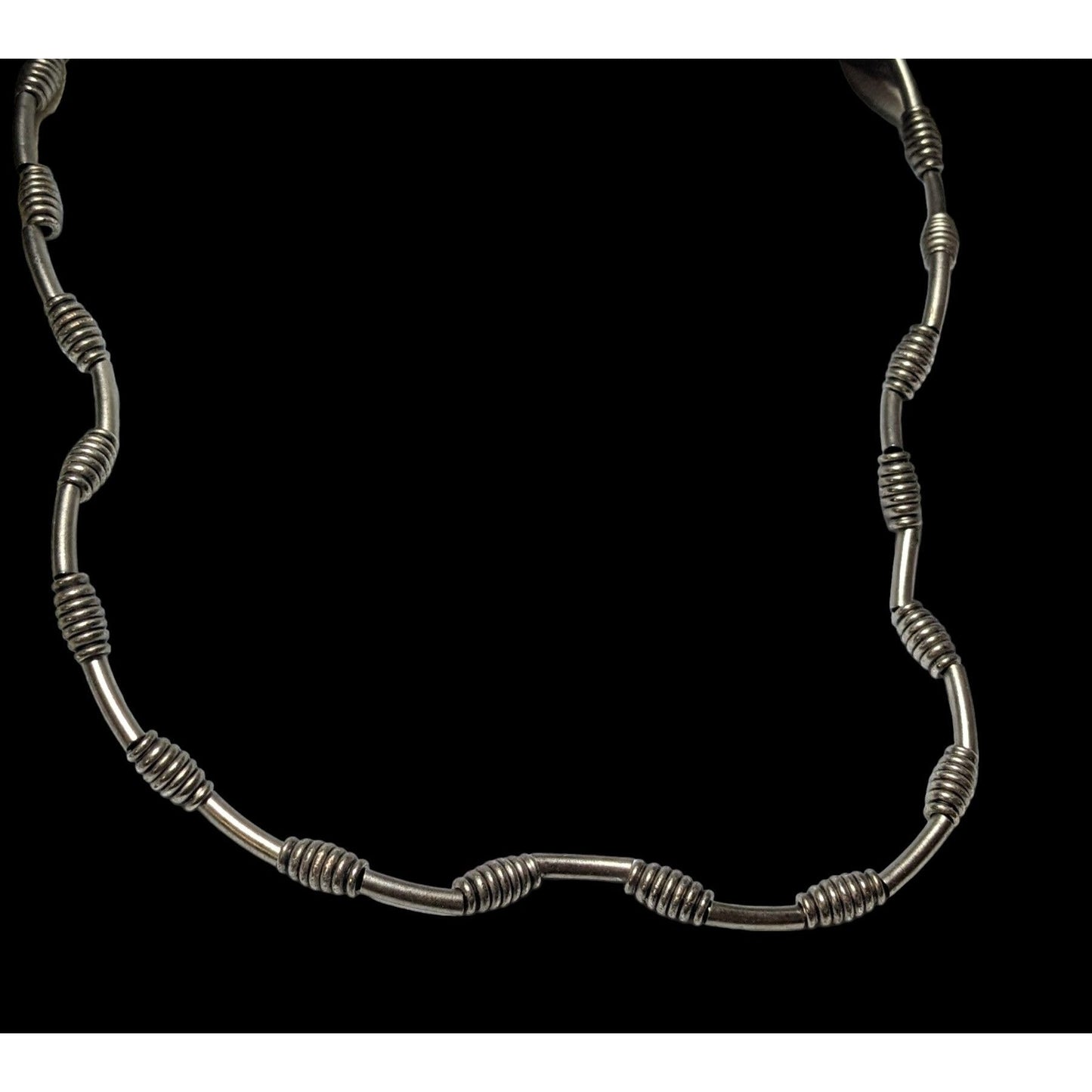 Silver 90s Corrugated Beaded Casual Necklace