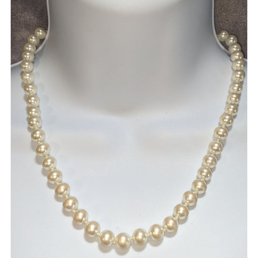 Coquette Old Money Classic Pearl Graduated Faux Pearl Strand Necklace Vintage Inspired