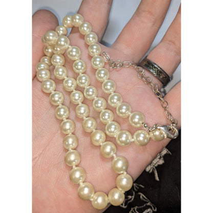 Coquette Old Money Classic Pearl Graduated Faux Pearl Strand Necklace Vintage Inspired