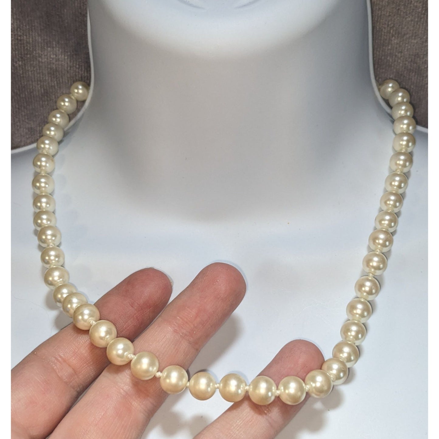 Coquette Old Money Classic Pearl Graduated Faux Pearl Strand Necklace Vintage Inspired