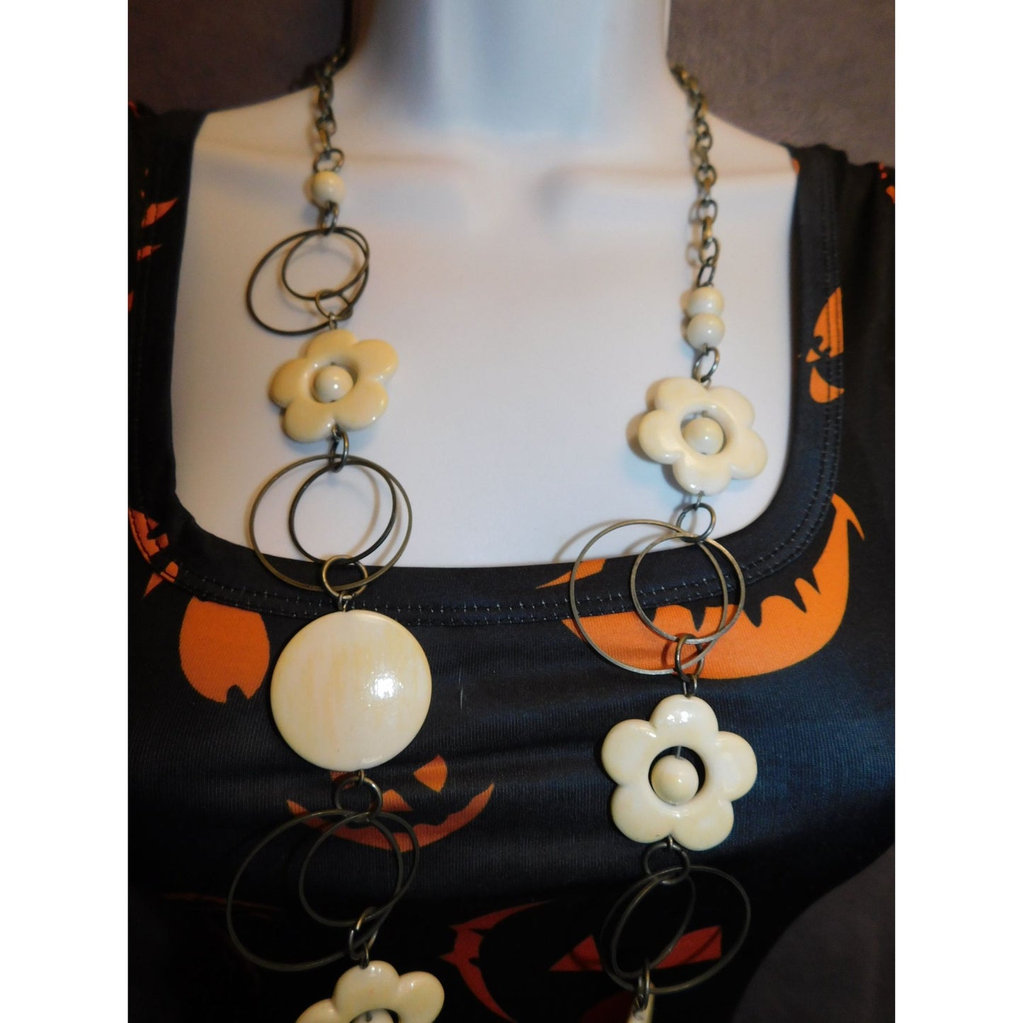 Retro Hippie Chunky White Floral Necklace