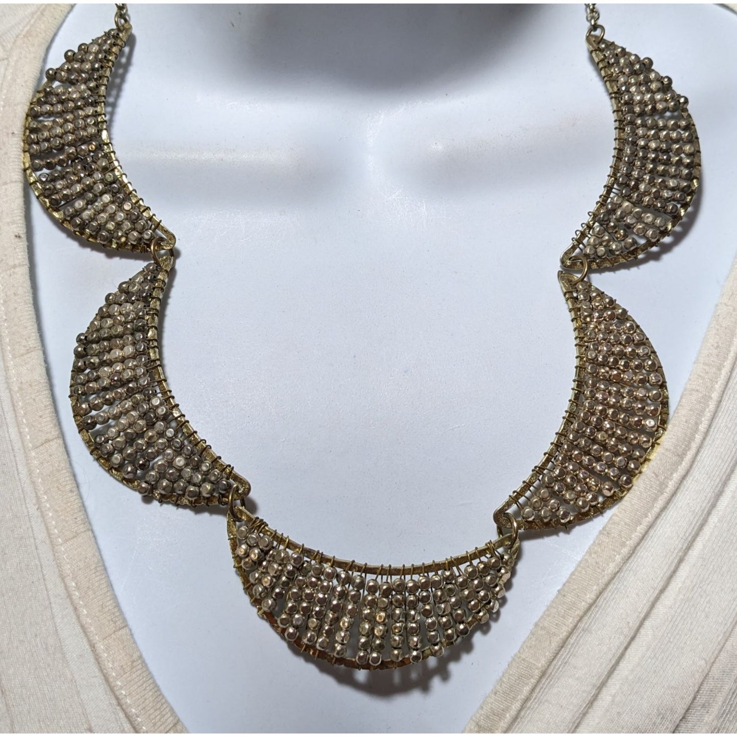 Retro Beaded Scalloped Metallic Necklace