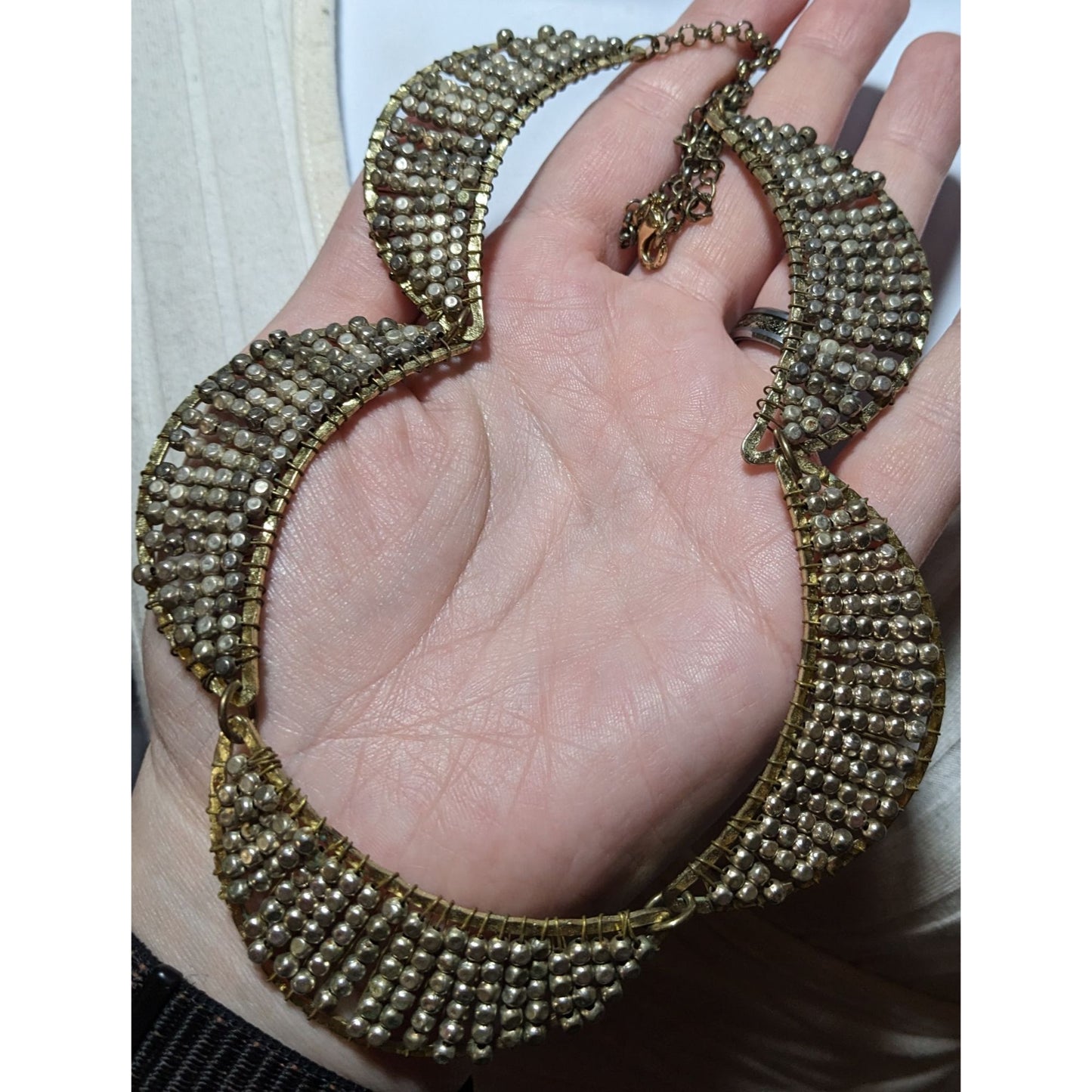 Retro Beaded Scalloped Metallic Necklace