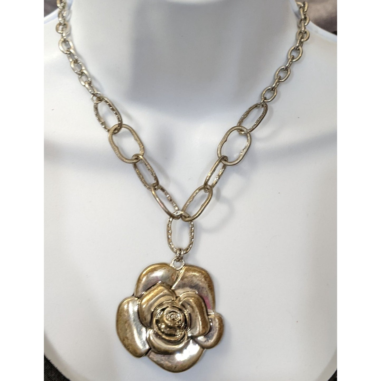 Silver Metal Chunky Flower Pendant Necklace