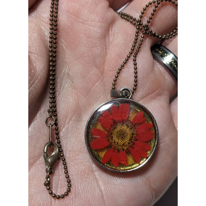 Vintage Preserved Daisy Pendant Necklace