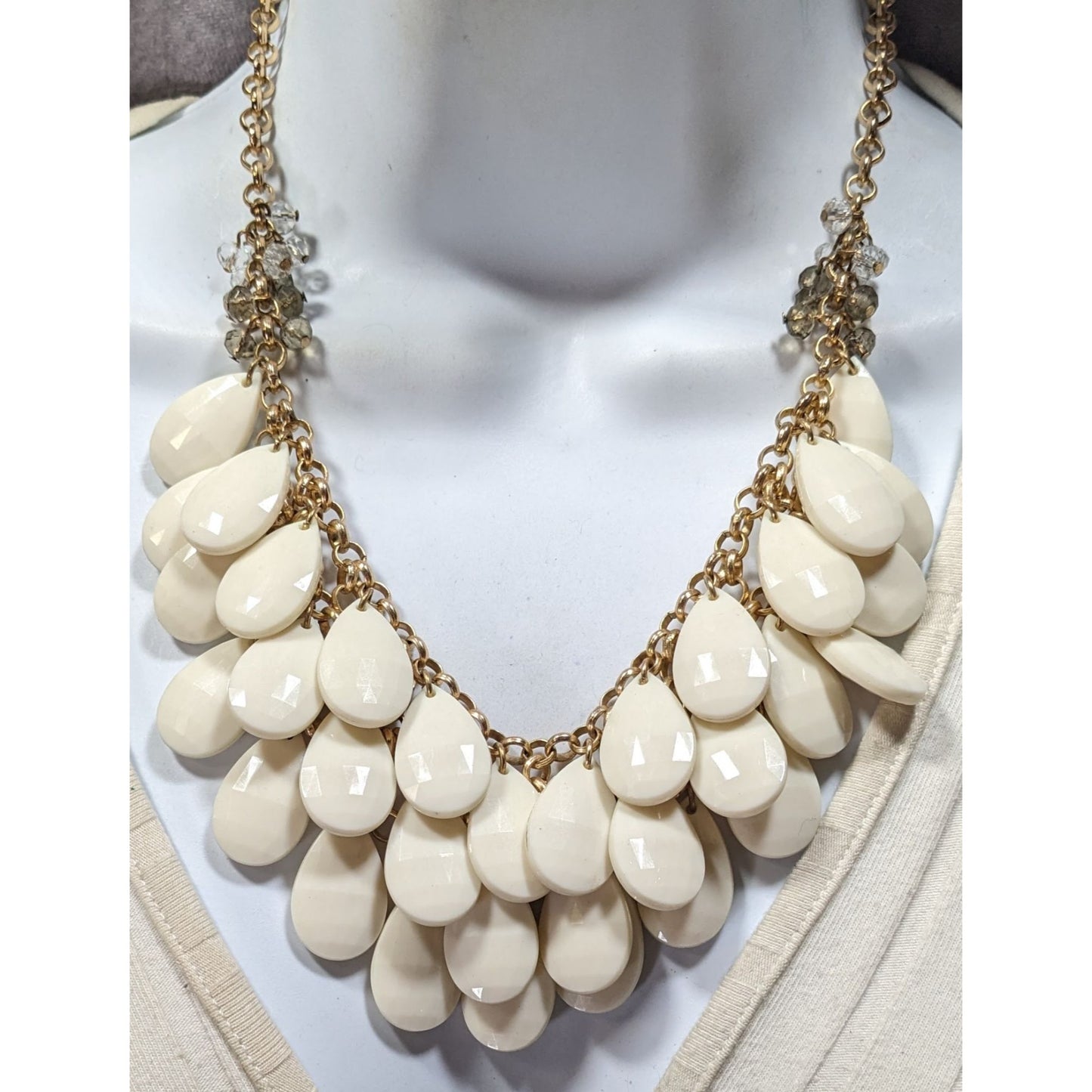 White Teardrop Bib Acrylic Beaded Statement Necklace With Glass Accents