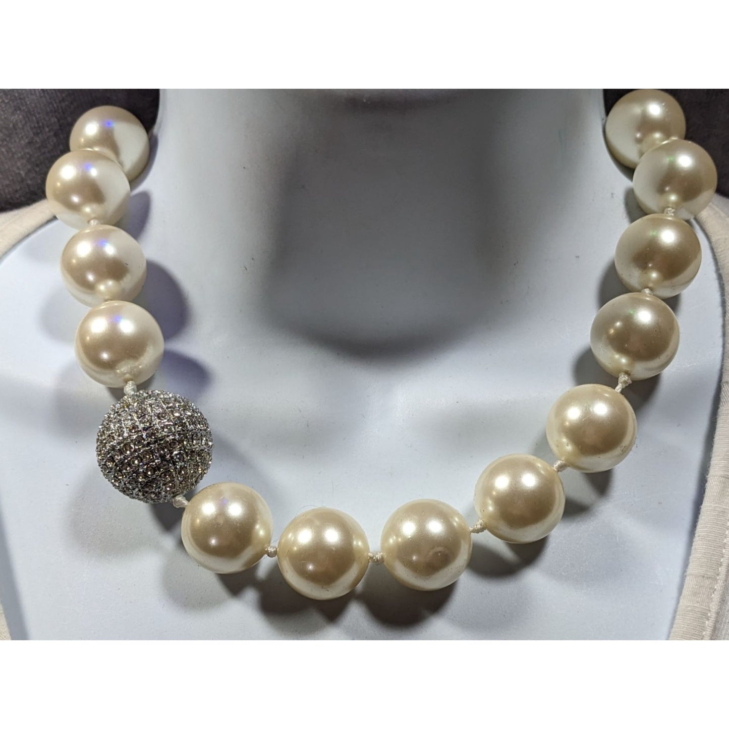 Vintage Glam Chunky Faux Pearl Necklace With Rhinestone Bead Accent
