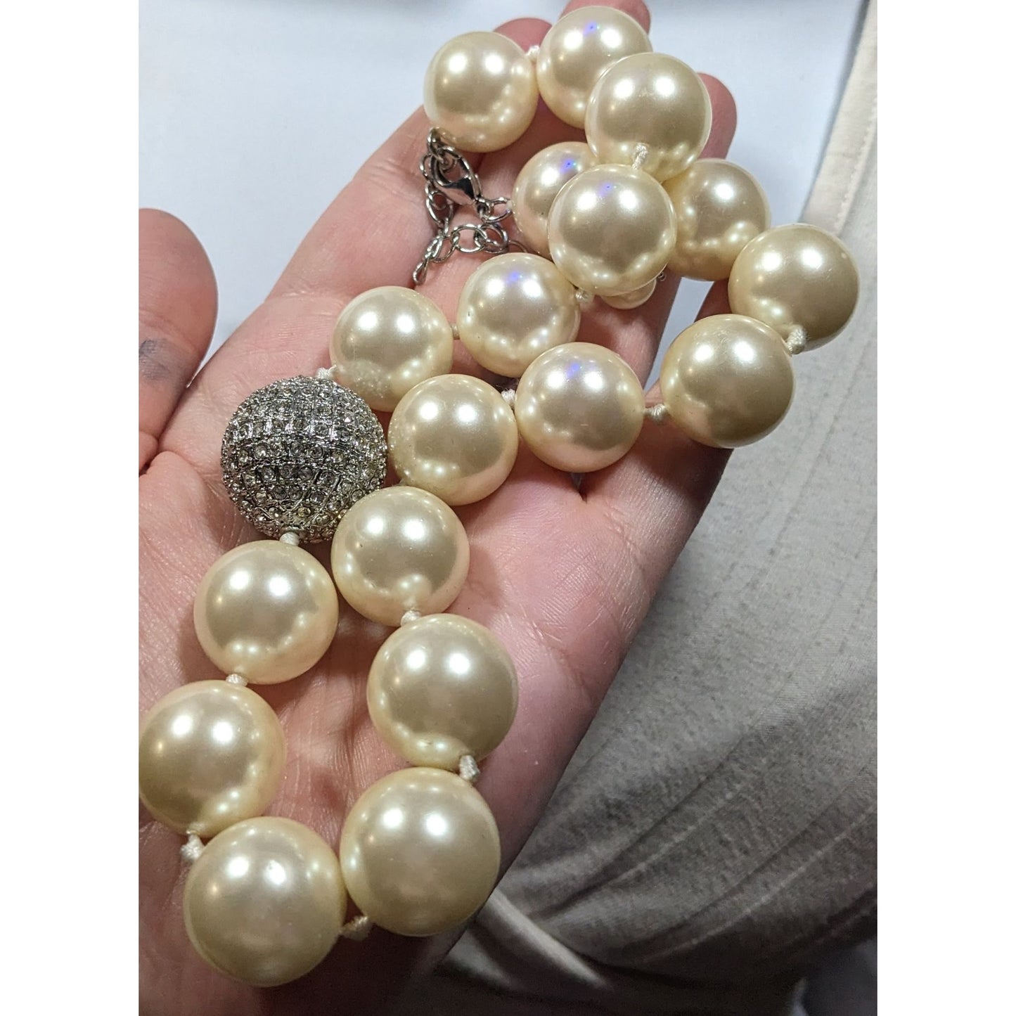 Vintage Glam Chunky Faux Pearl Necklace With Rhinestone Bead Accent