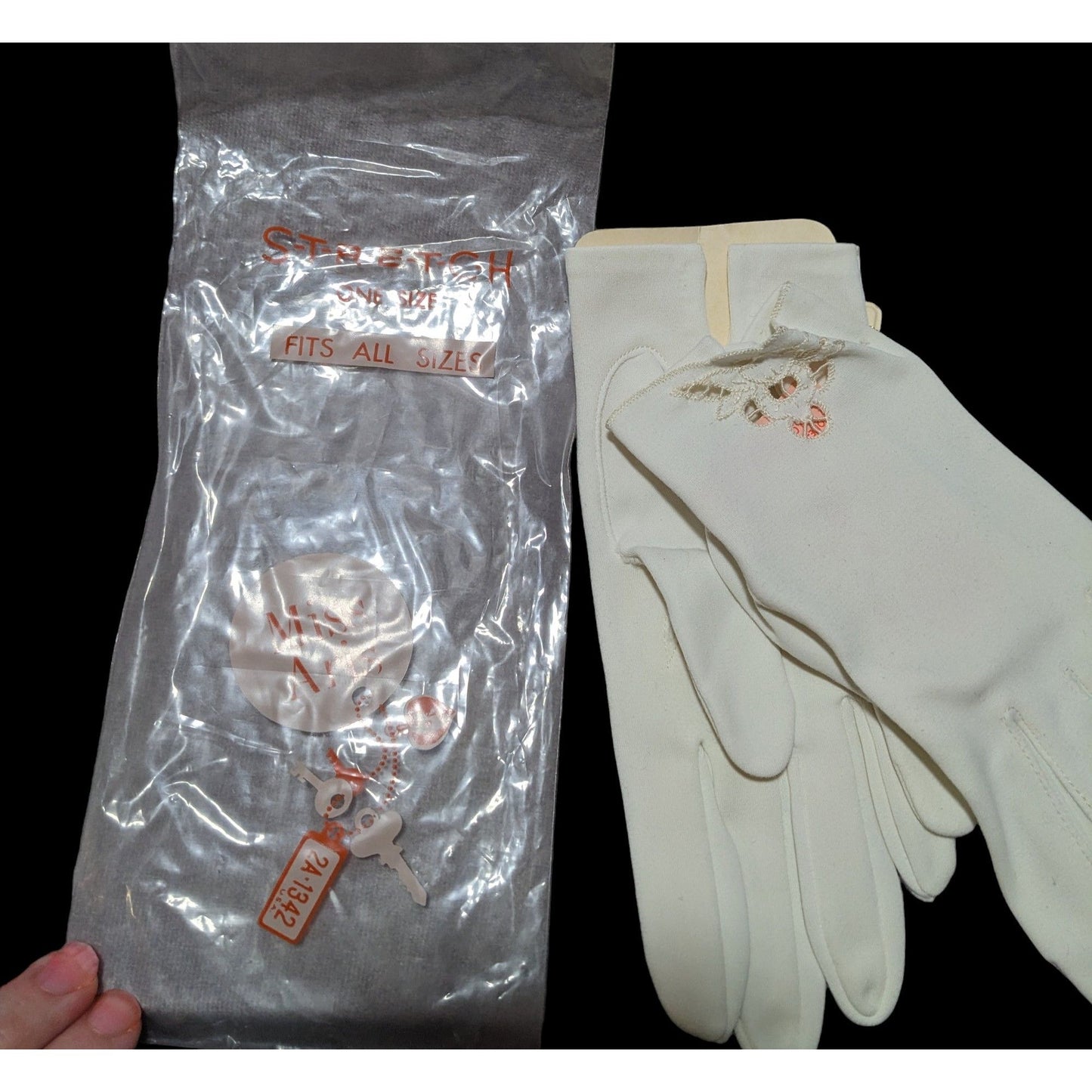Vintage Miss Aris Stretch White Floral Gloves