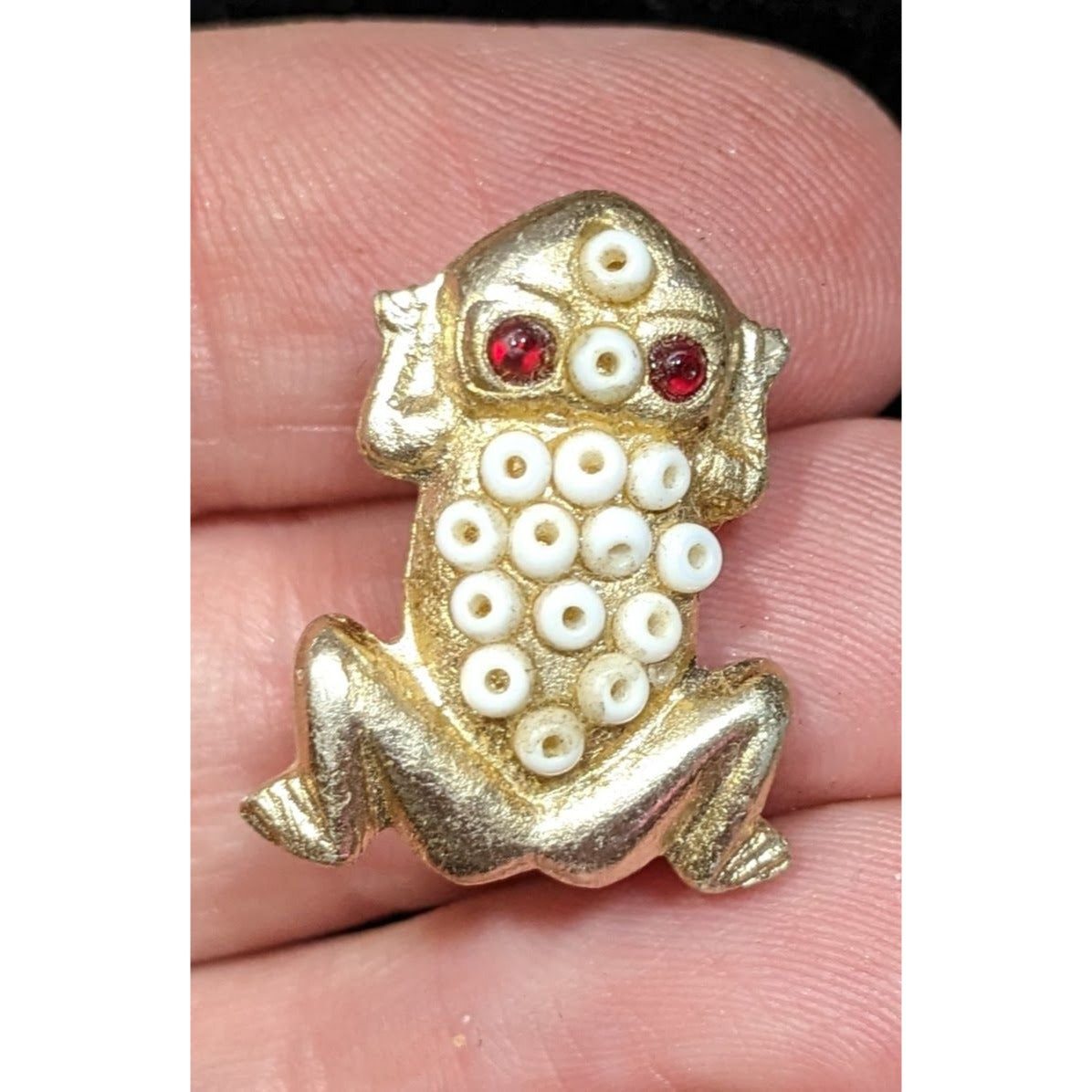 Vintage Beaded Gold Tone Metal Frog Brooch Made In Hong Kong