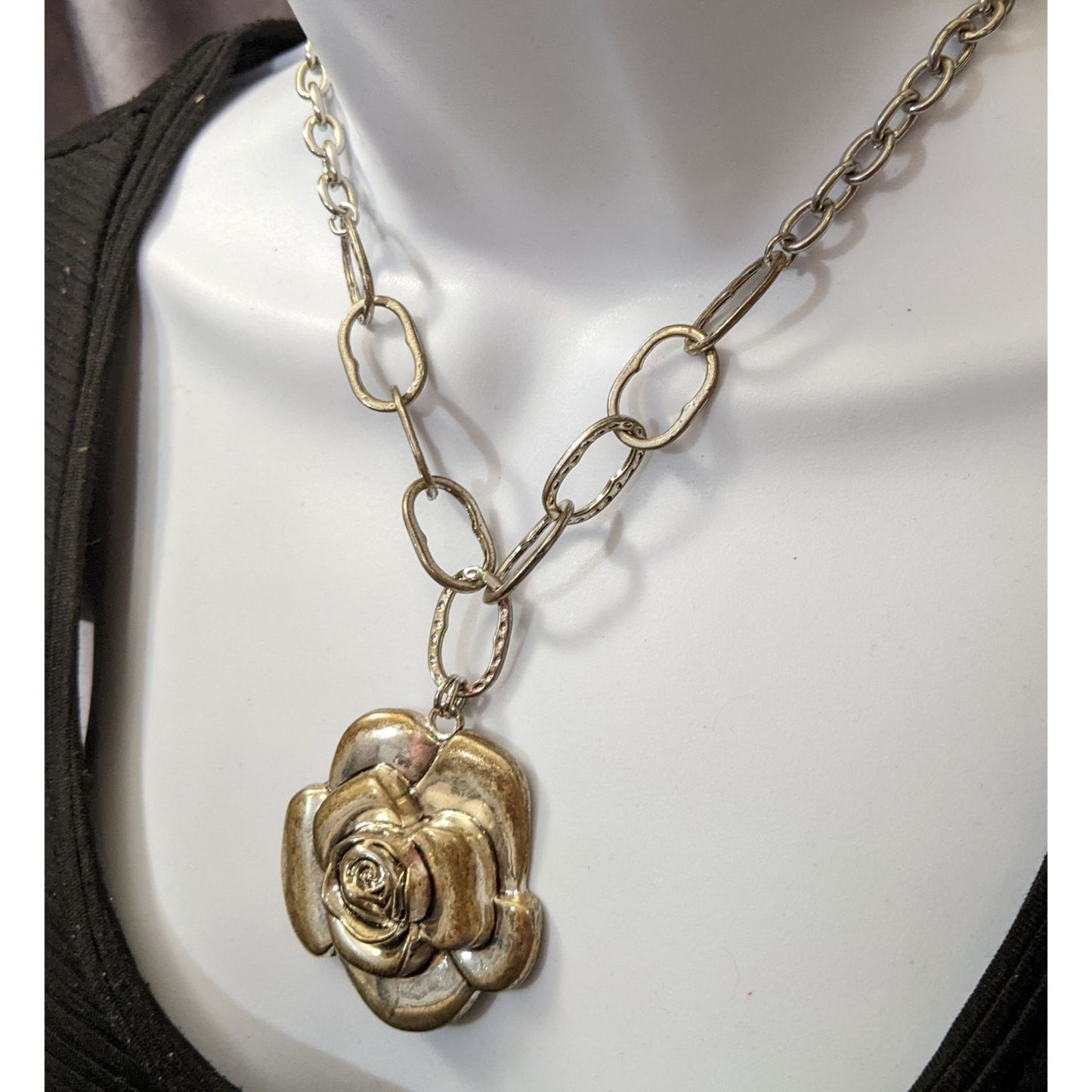 Silver Metal Chunky Flower Pendant Necklace