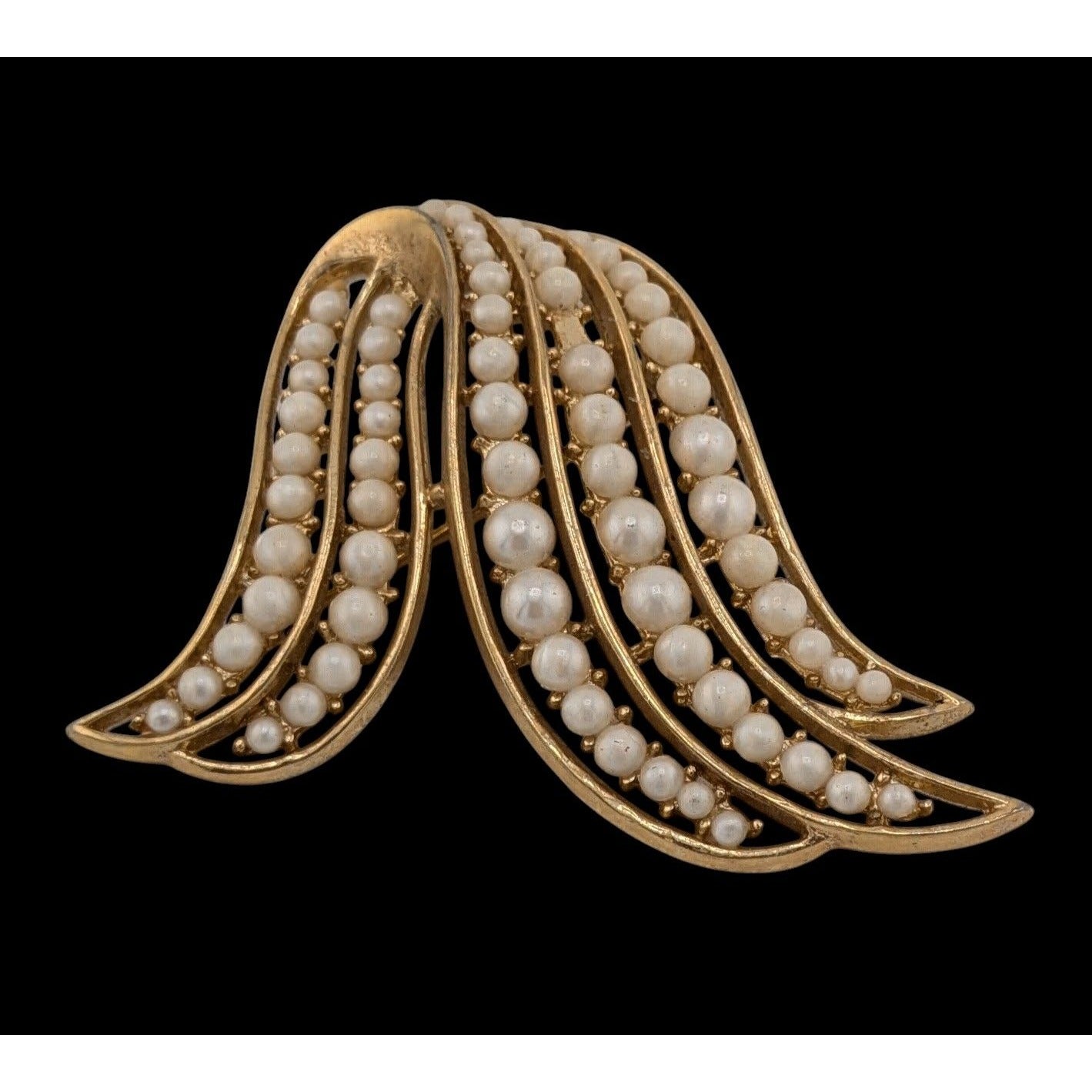 Vintage Glam Trifari Gold Tone Brooch With Faux Pearls