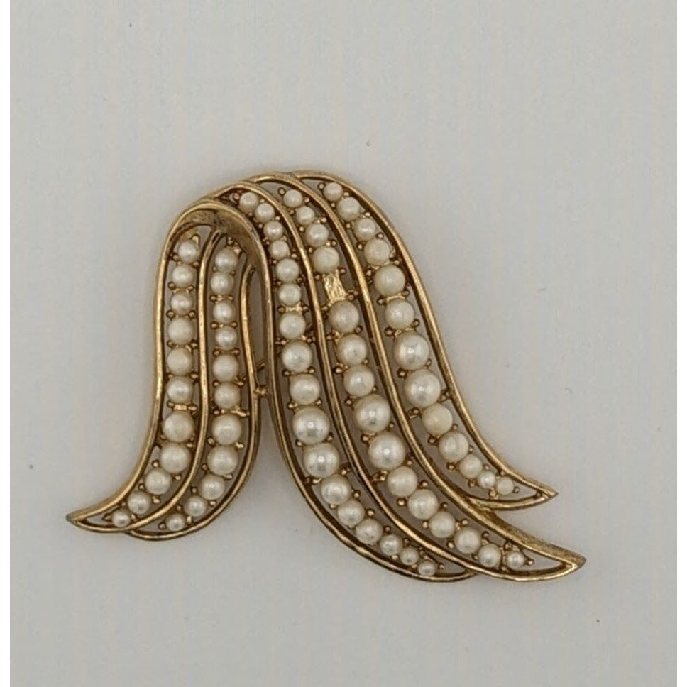 Vintage Glam Trifari Gold Tone Brooch With Faux Pearls