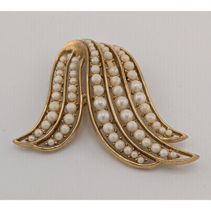 Vintage Glam Trifari Gold Tone Brooch With Faux Pearls