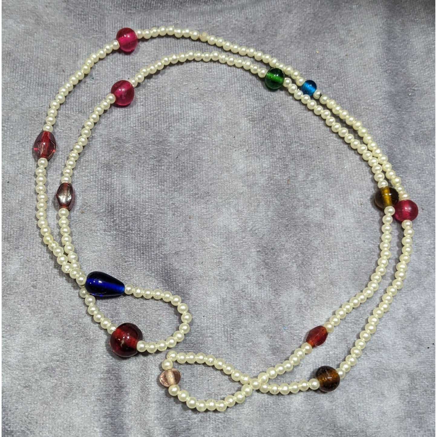 Elegant Faux Pearl Beaded Necklace With Rainbow Accents