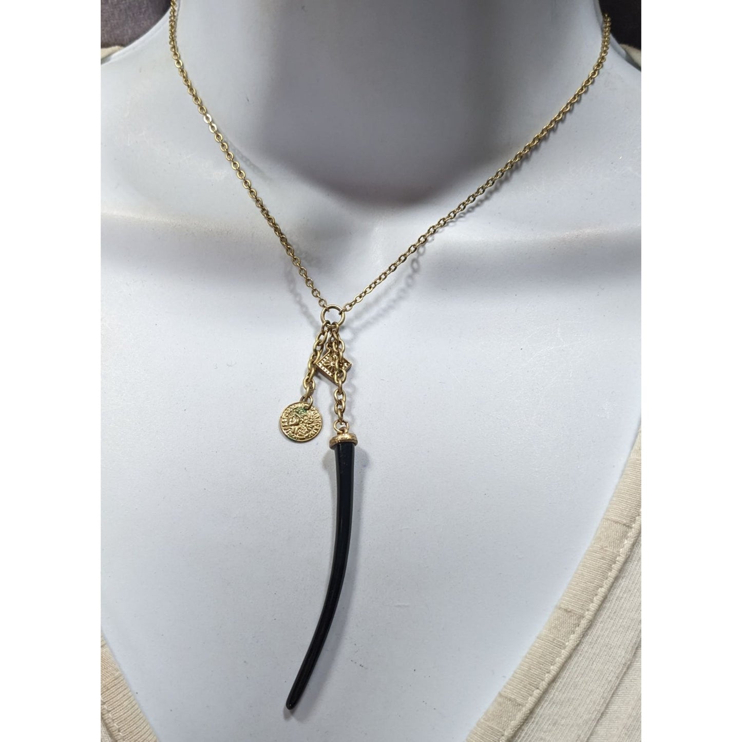 Guess Abstract Claw And Charm Black And Gold Tone Necklace