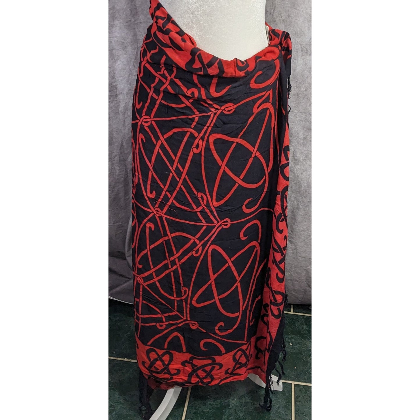 Curious Designs Red & Black Gothic Celtic Spider Tapestry Wrap/Shawl With Fringe 66"x47" Indonesia