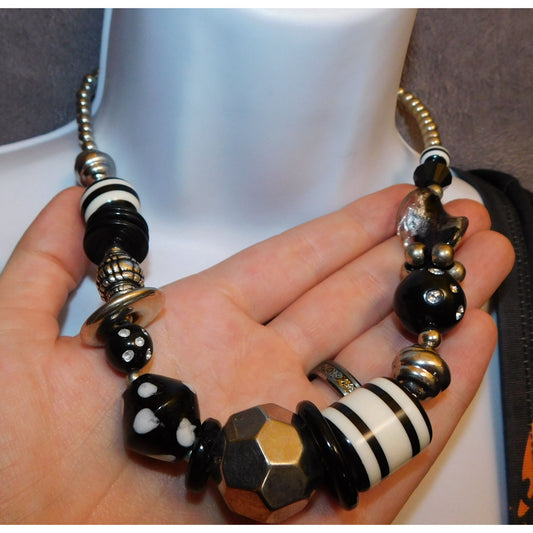 90s Style Black And White Chunky Beaded Necklace