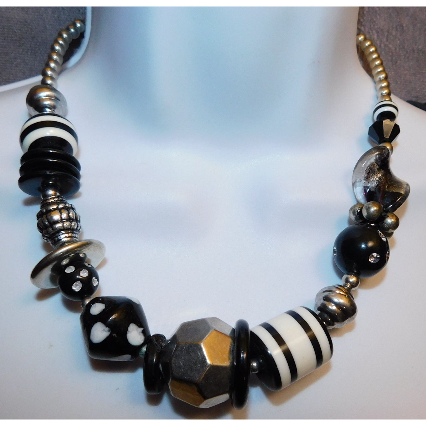 90s Style Black And White Chunky Beaded Necklace