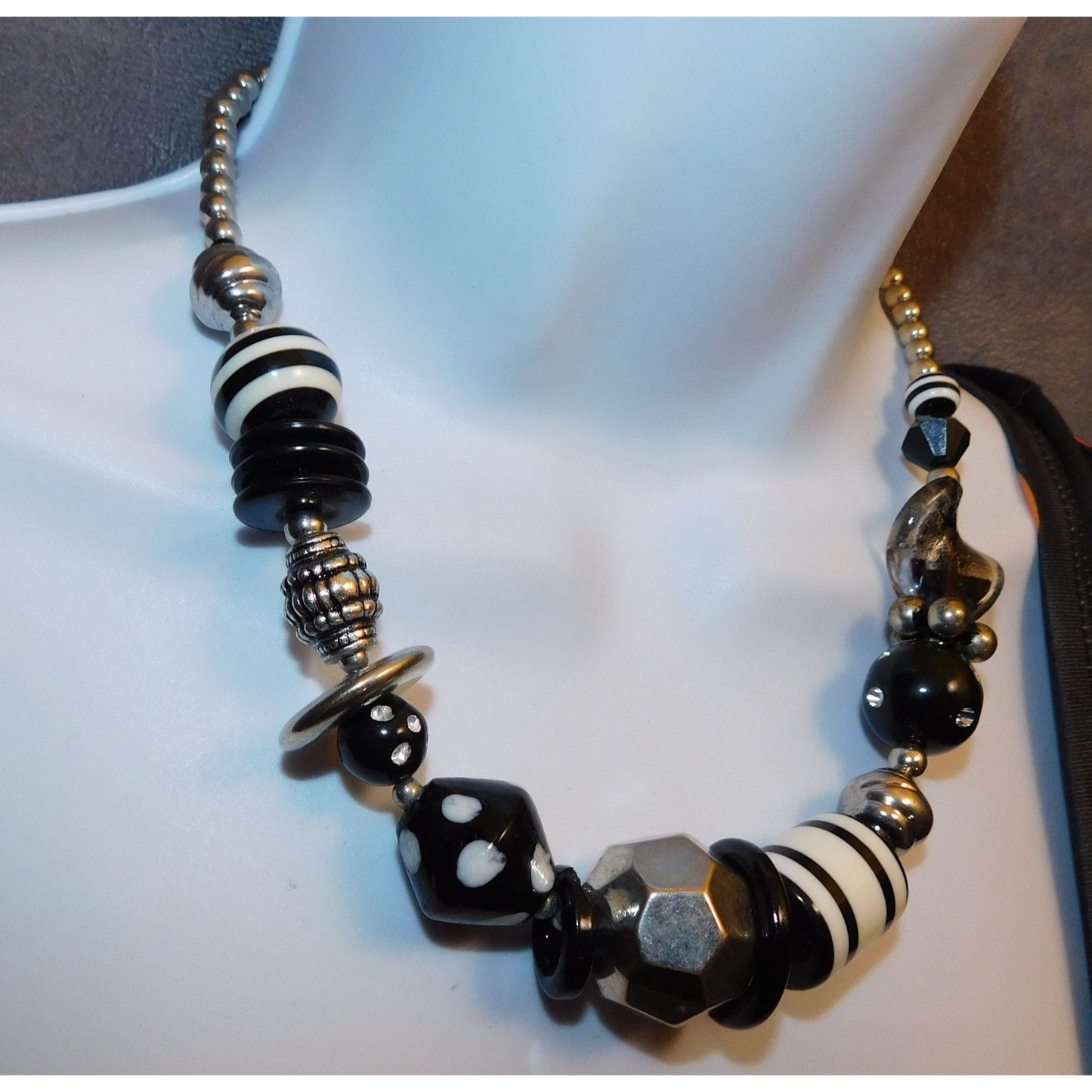 90s Style Black And White Chunky Beaded Necklace
