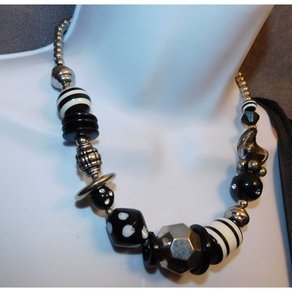 90s Style Black And White Chunky Beaded Necklace