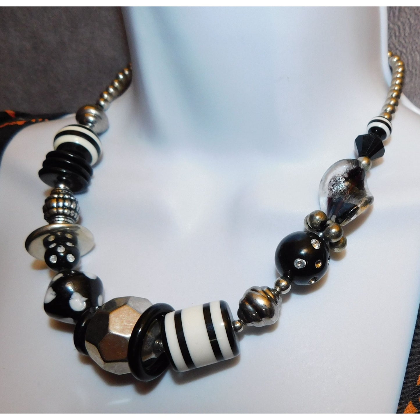 90s Style Black And White Chunky Beaded Necklace