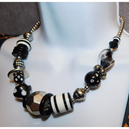 90s Style Black And White Chunky Beaded Necklace