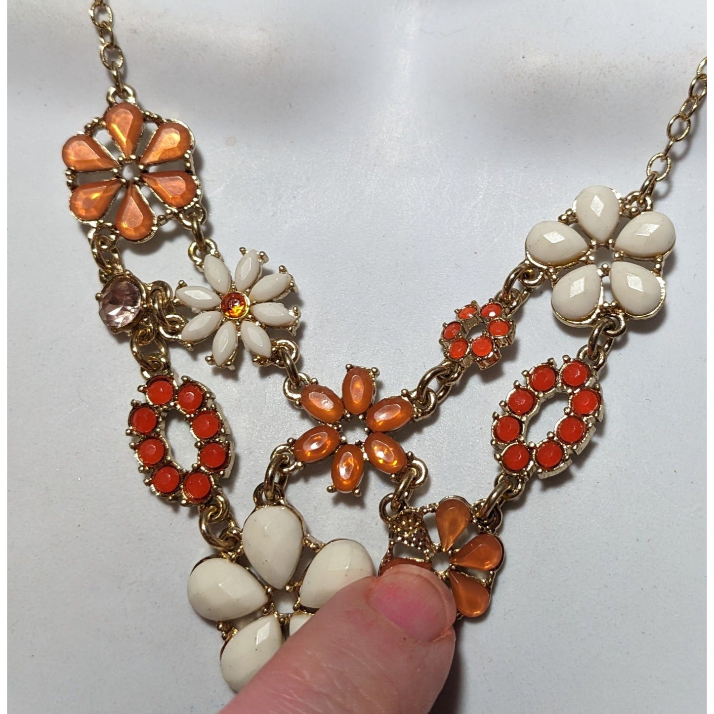 Vintage Floral Avon Orange And White Neckalce