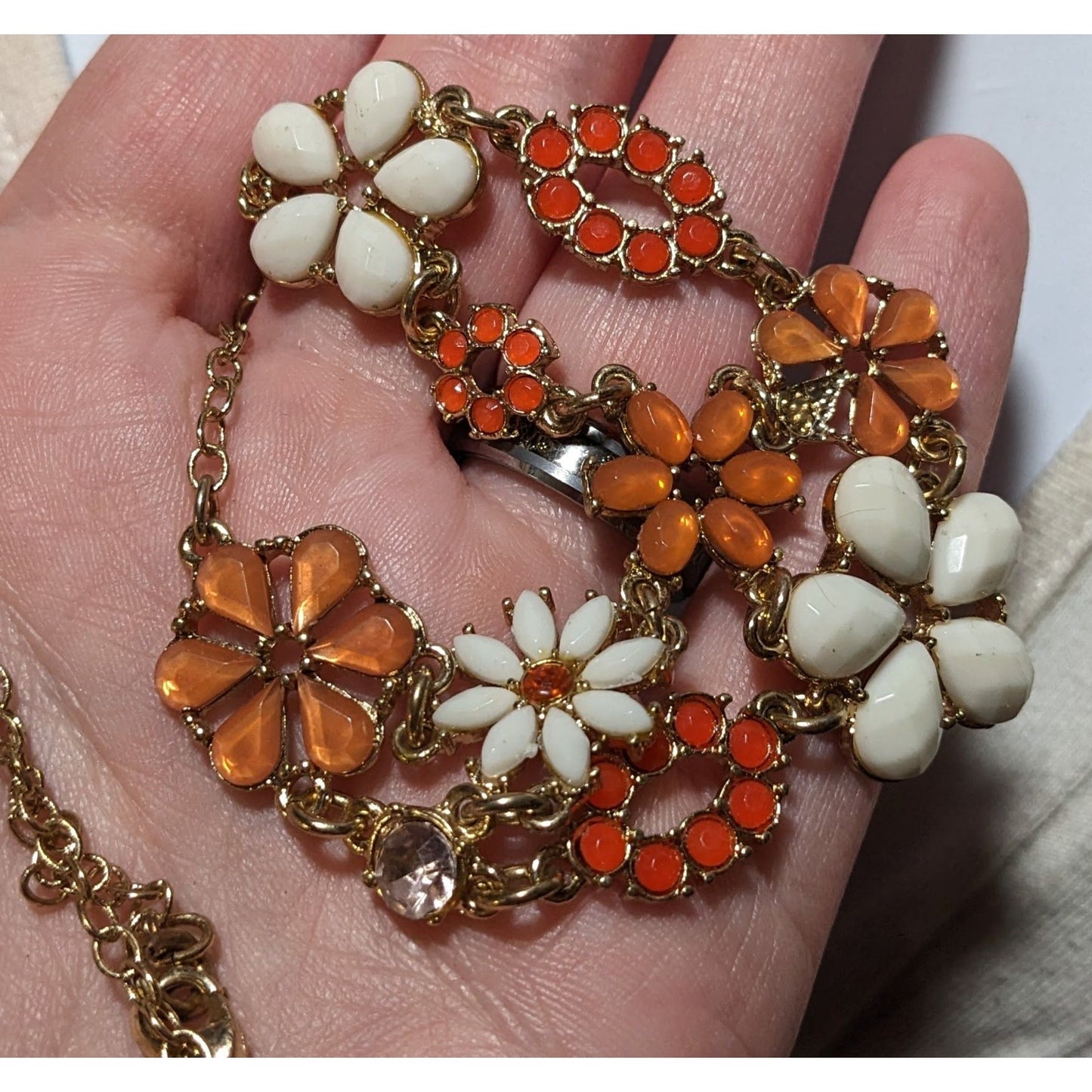 Vintage Floral Avon Orange And White Neckalce