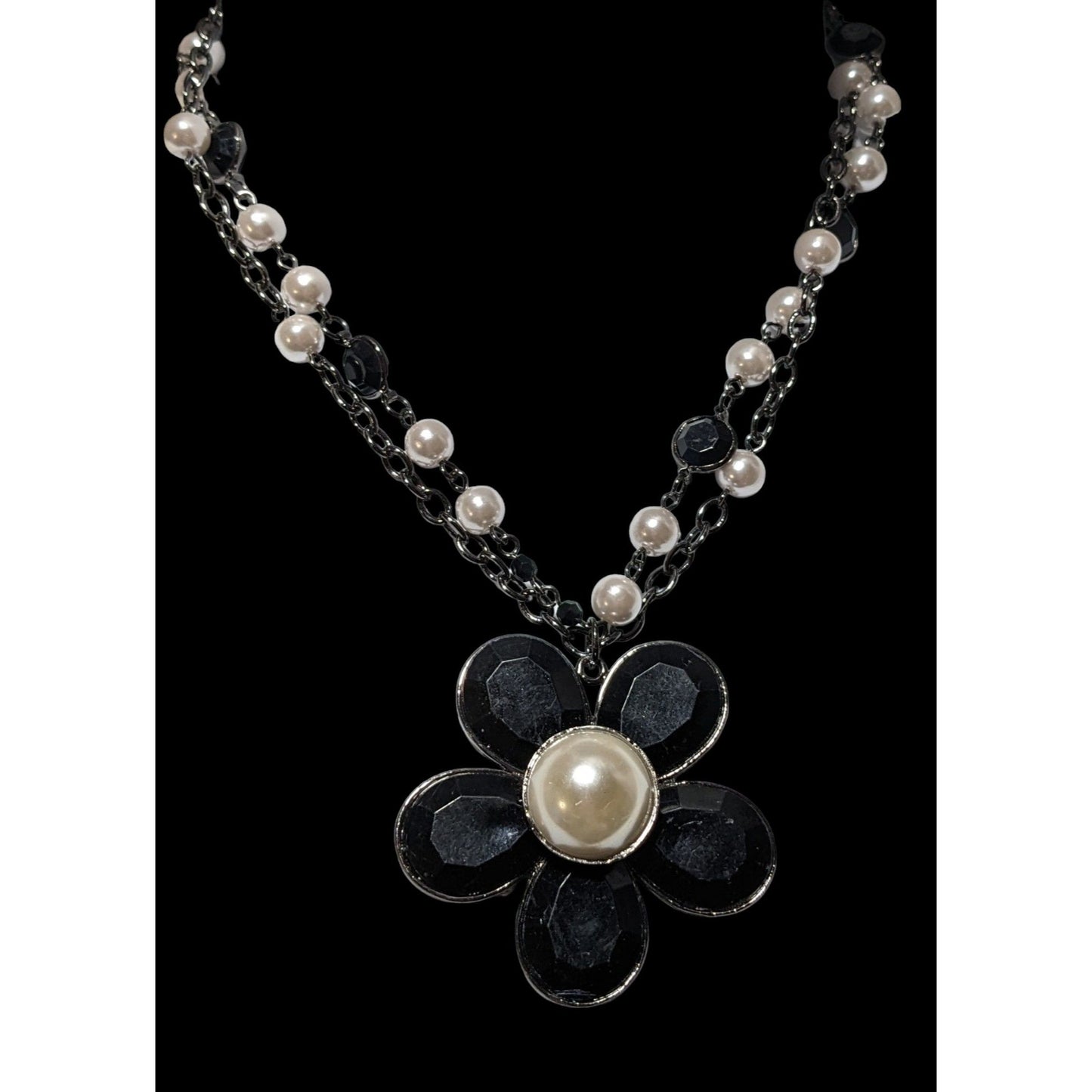 Mod Pearl Flower Necklace