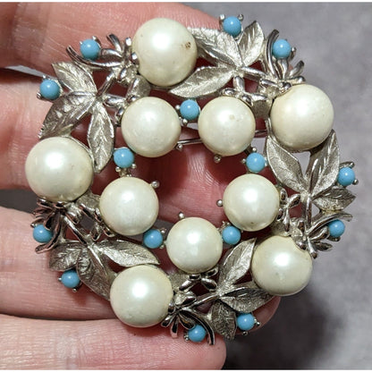 Vintage Sarah Coventry Blue And Silver Floral Wreath Brooch