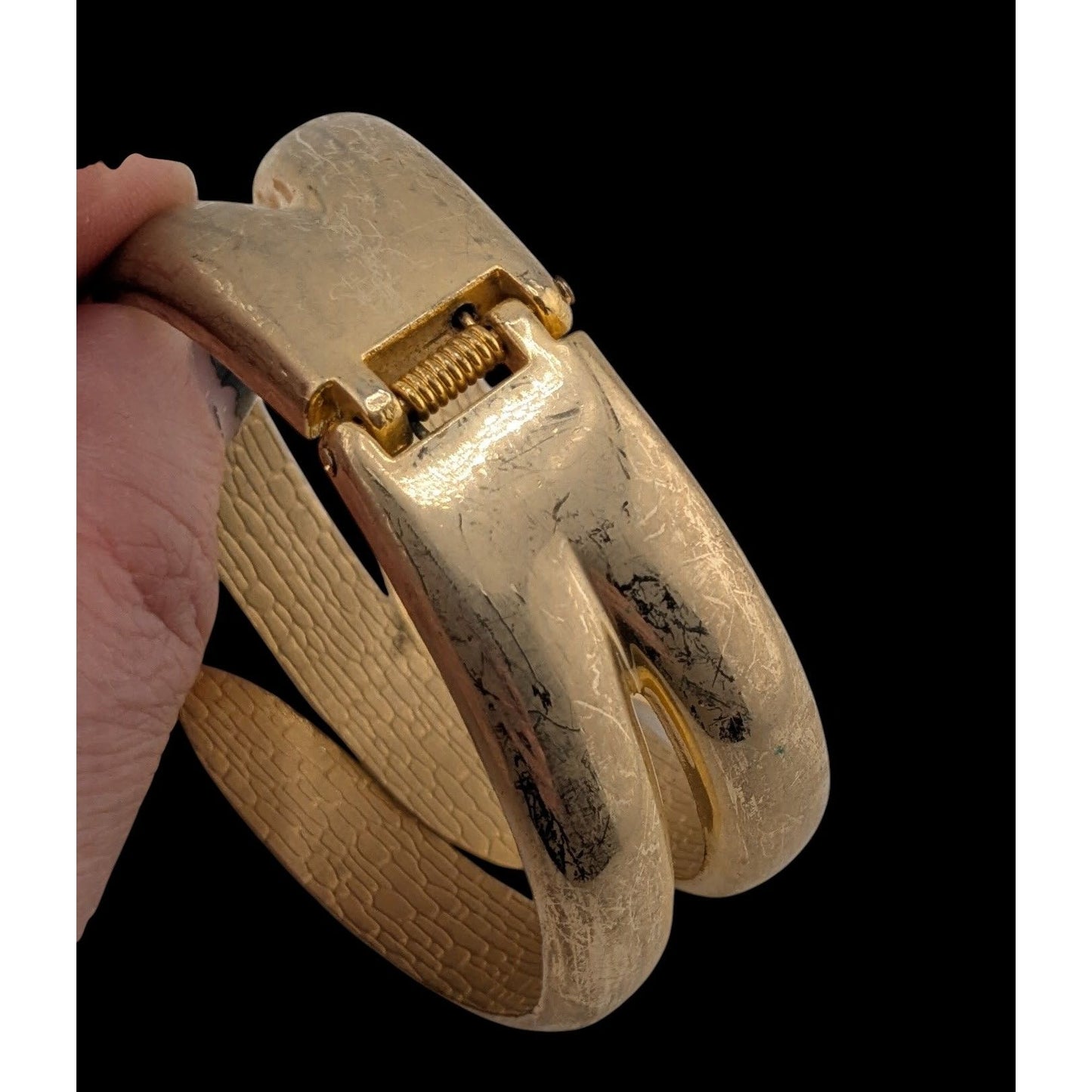 Vintage 80s Gold-Tone Hinged Crossover Claw Bangle Bracelet
