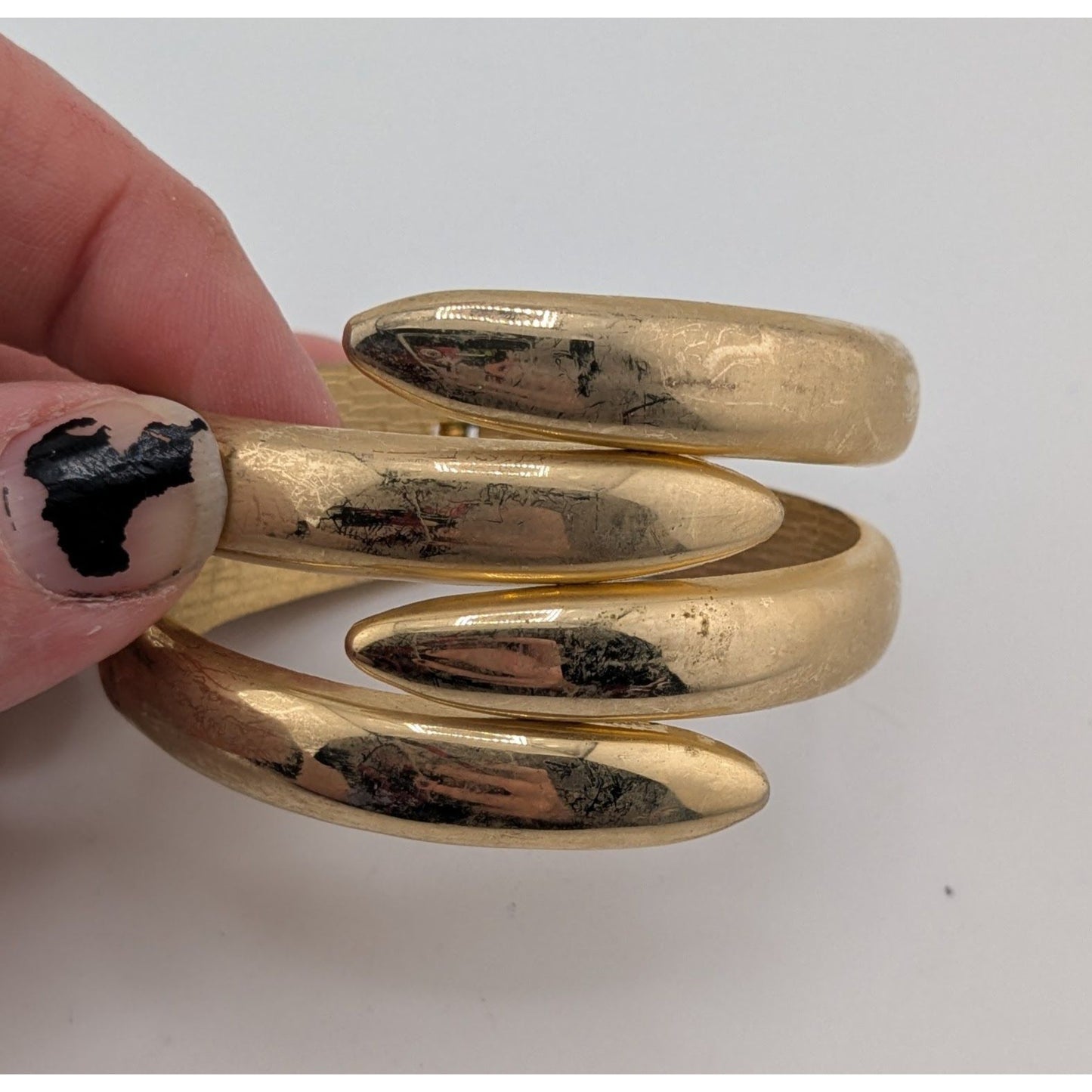 Vintage 80s Gold-Tone Hinged Crossover Claw Bangle Bracelet