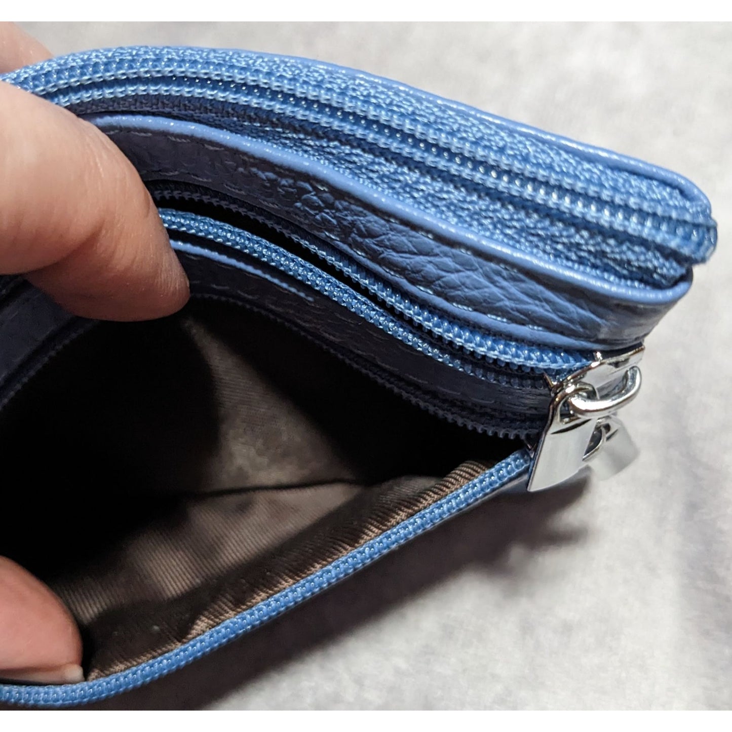 Cynure Blue Zipper Pouch