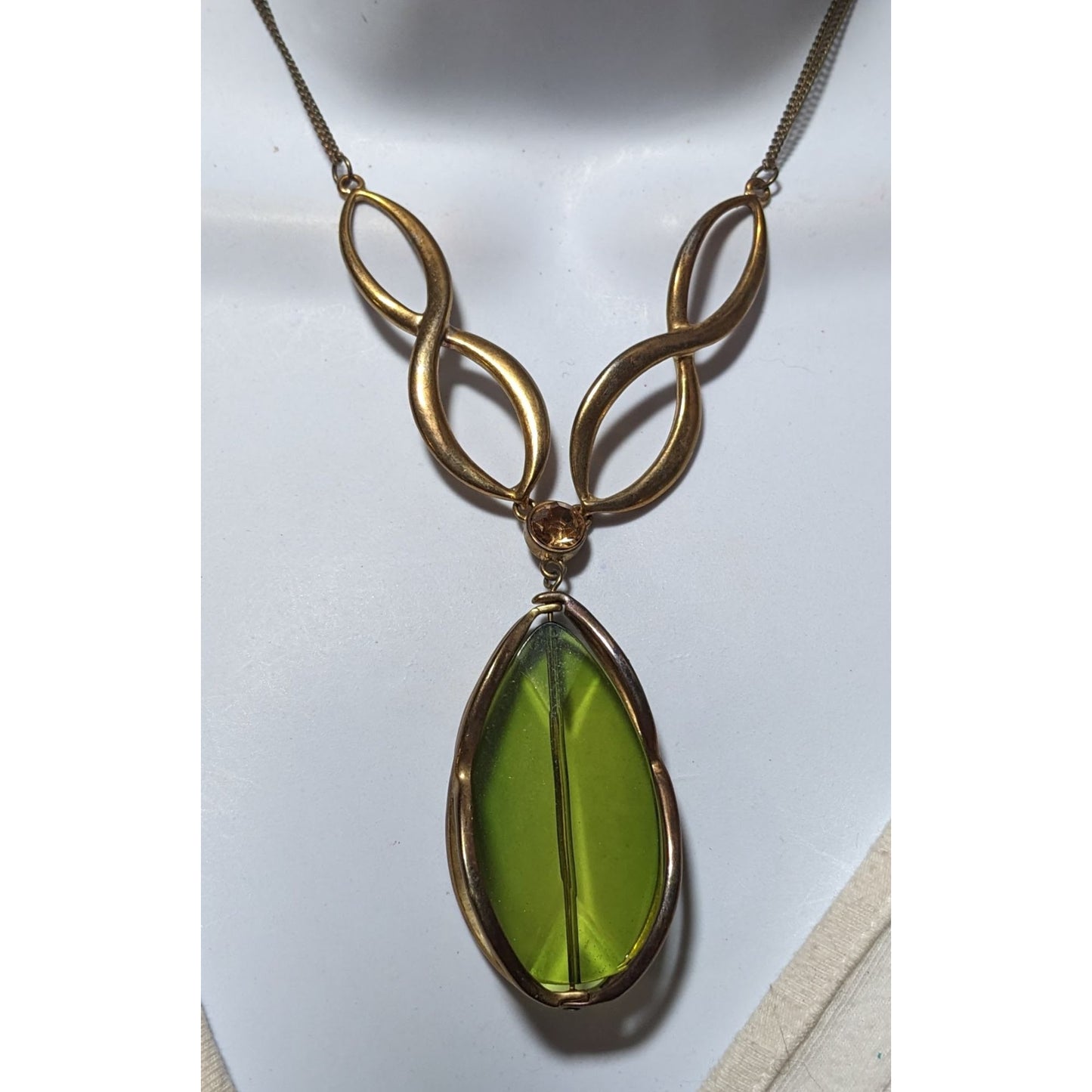 Jennifer Lopez Green And Gold Gemmed Necklace