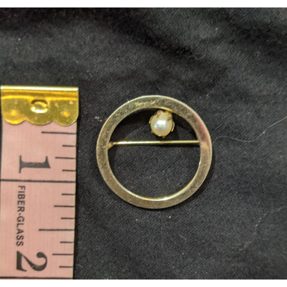 Vintage Gold Tone Open Circle Brooch With Pearl