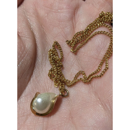 Elegant Swirl Wrapped Pearl Pendant Necklace