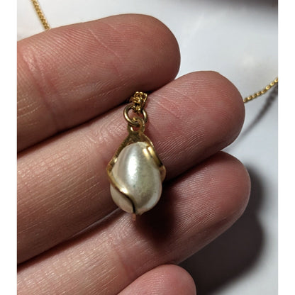 Elegant Swirl Wrapped Pearl Pendant Necklace