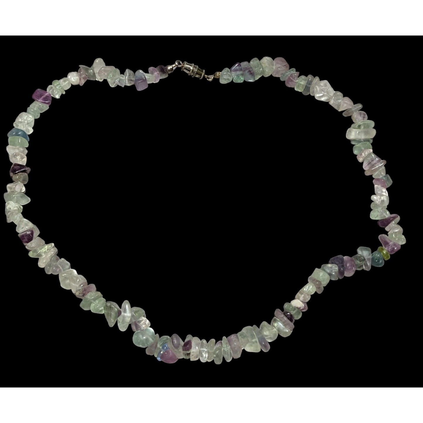 Gemstone chip neckalce.