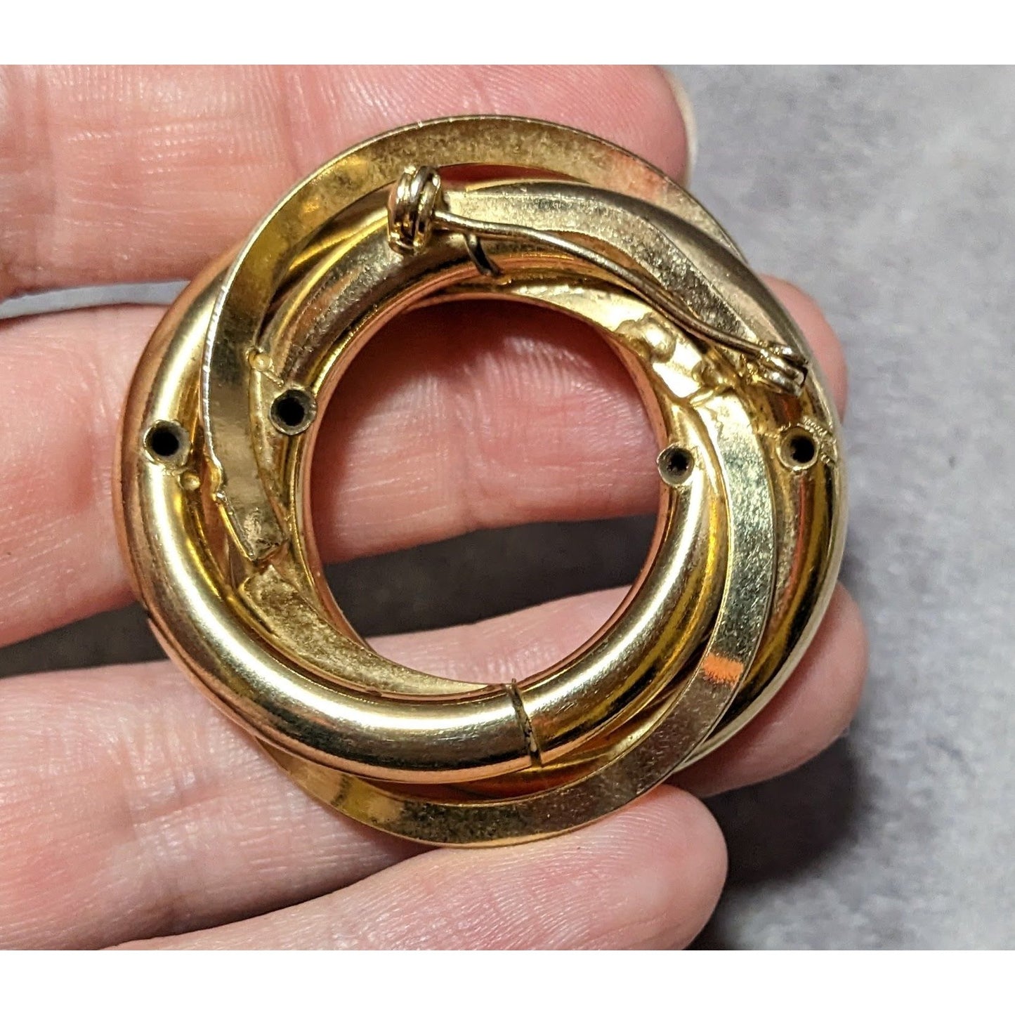 Vintage Gold Tone Textured Tube Circle Brooch