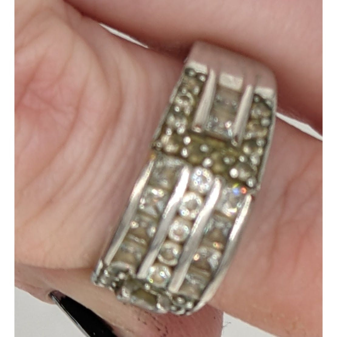 Lia Sophia Grandeur Ring Size 8 With Clear Crystals & Silver-Tone Band