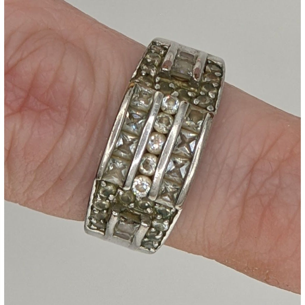 Lia Sophia Grandeur Ring Size 8 With Clear Crystals & Silver-Tone Band