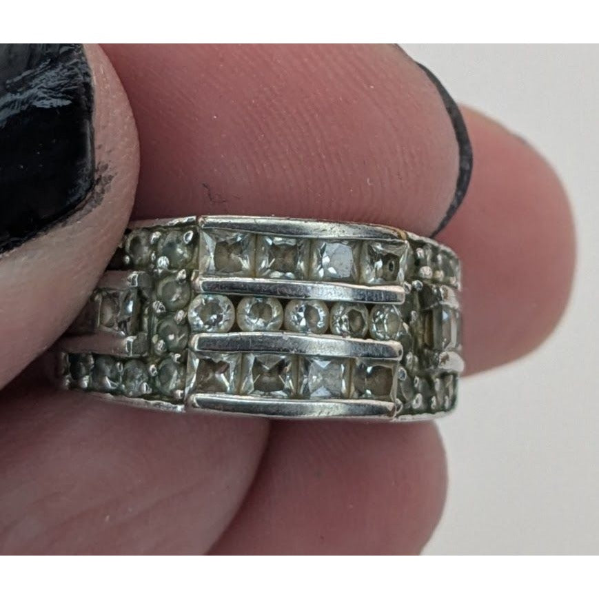 Lia Sophia Grandeur Ring Size 8 With Clear Crystals & Silver-Tone Band