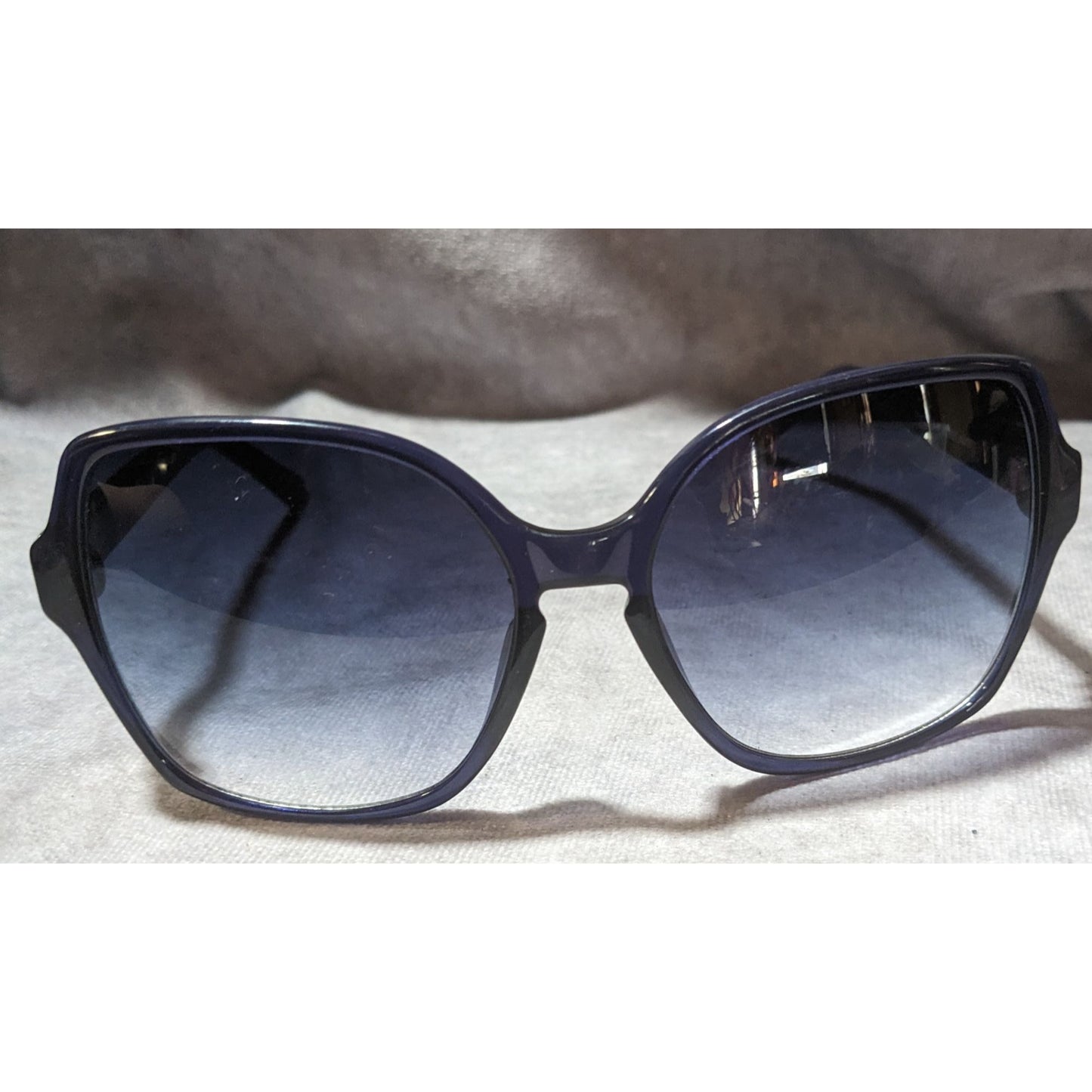 Vince Camuto Blue Gradient Sunglasses With Silver Emblem