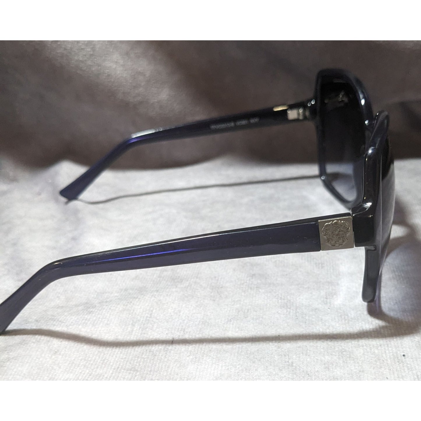 Vince Camuto Blue Gradient Sunglasses With Silver Emblem