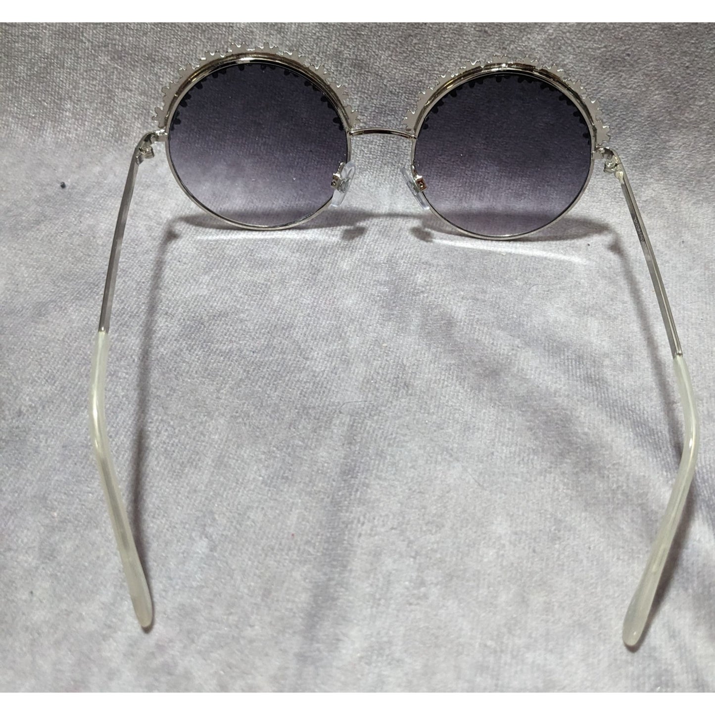 Foster Grant Retro Daisy Sunglasses