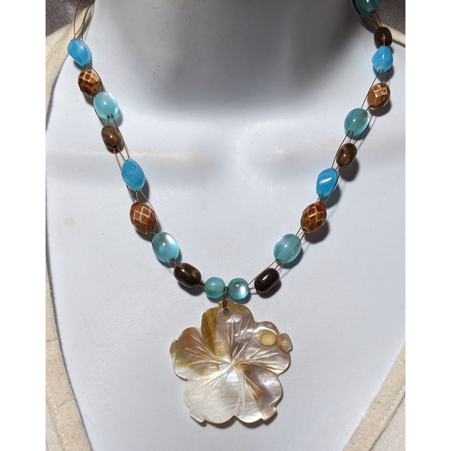 Vintage Mother Of Pearl Flower Beaded Necklace